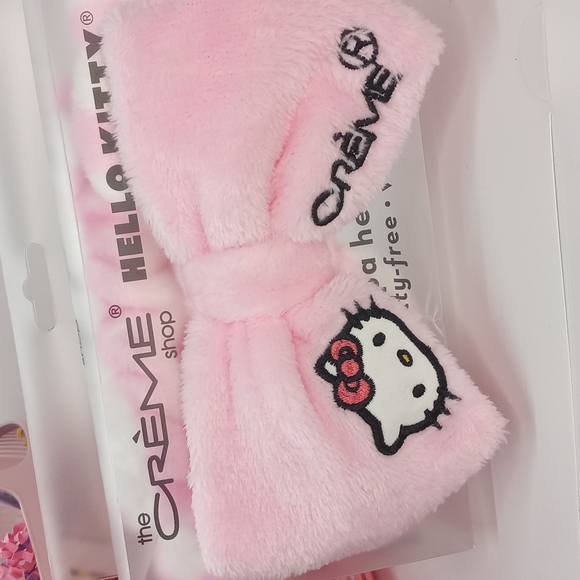 The Crème Shop X Hello Kitty Spa Gift Basket - Picture 4 of 7